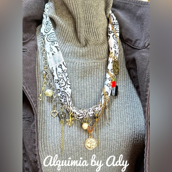 WHITE BANDANNA CHARMS COIN CHAIN NECKLACE - Picture 1 of 8
